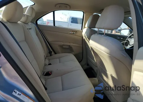 2012 Suzuki Kizashi Se z USA, uszkodzony, nr VIN JS2RE9A33C6100834